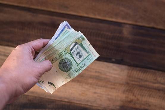 सऊदी अरब में आई गरीबी, महंगी कार वाले बन रहे हैं UBER ड्राइवर