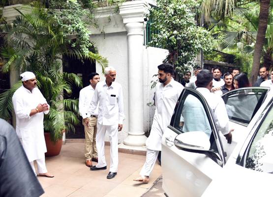 श्वेता नंदा के ससुर के अंत‍िम संस्कार में पहुंचे अभिषेक-ऐश्वर्या