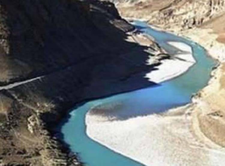 सिंधु जल समझौते से ऐसे बंटा है भारत-PAK में 6 नदियों का पानी