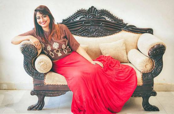 शेल्टर होम में मौतें, मनीषा दयाल के साथ फोटो पर घिरे JDU नेता