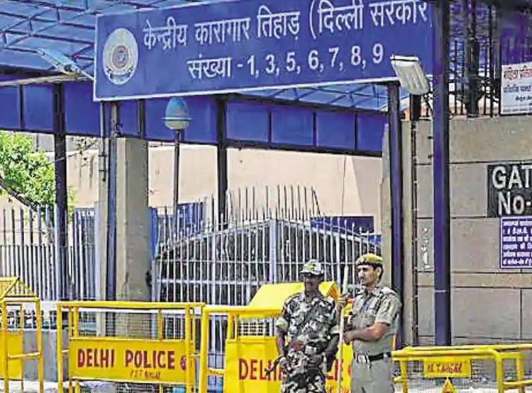 गाड़ी साफ कराने से खफा कैदी तिहाड़ से भागा, फिर लौट भी आया