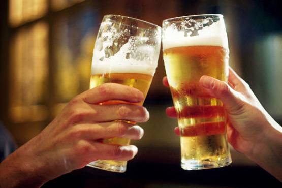 Beer Day: क्या सच में विदेशी भाषा बोलने में शराब से मिलती है मदद?