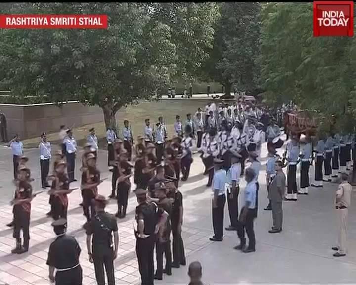 अटल के अंतिम सफर की तस्वीरें, मोदी-शाह संग उमड़ा जनसैलाब