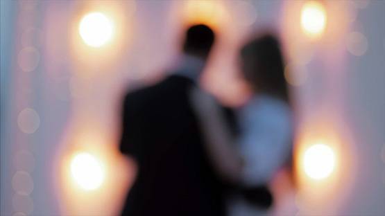 सुहागरात पर पति ने खींची अश्लील PHOTO, FB पर किया शेयर