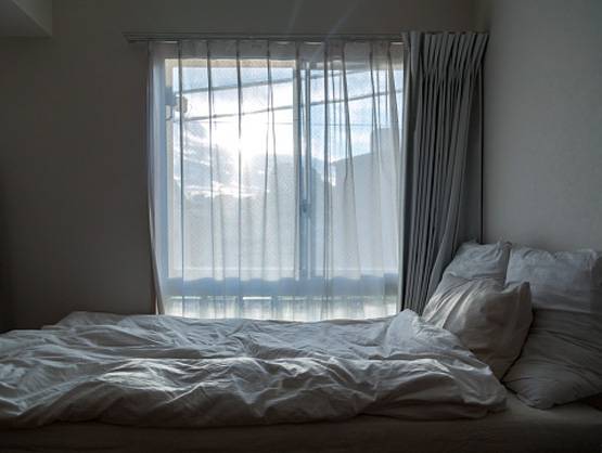 सुहागरात पर पति ने खींची अश्लील PHOTO, FB पर किया शेयर