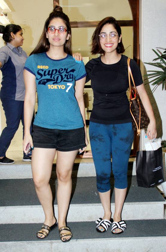 बहन सुरीली संग इस अंदाज में दिखीं यामी गौतम, पहचान पाए आप?