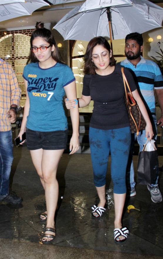 बहन सुरीली संग इस अंदाज में दिखीं यामी गौतम, पहचान पाए आप?