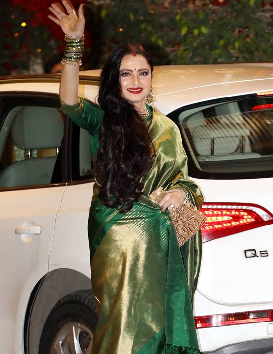 गणेशोत्सव: रेखा-जैकी श्रॉफ की दिखी अनोखी केमिस्ट्री, तस्वीरें Viral