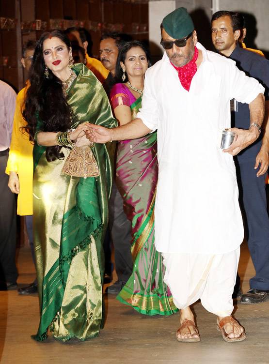 गणेशोत्सव: रेखा-जैकी श्रॉफ की दिखी अनोखी केमिस्ट्री, तस्वीरें Viral