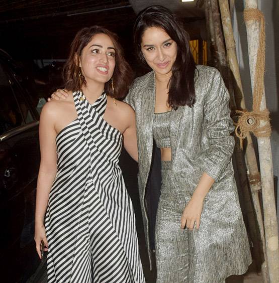 डिलीवरी के 15 दिन बाद शाहि‍द की फिल्म देखने पहुंचीं मीरा, PHOTOS