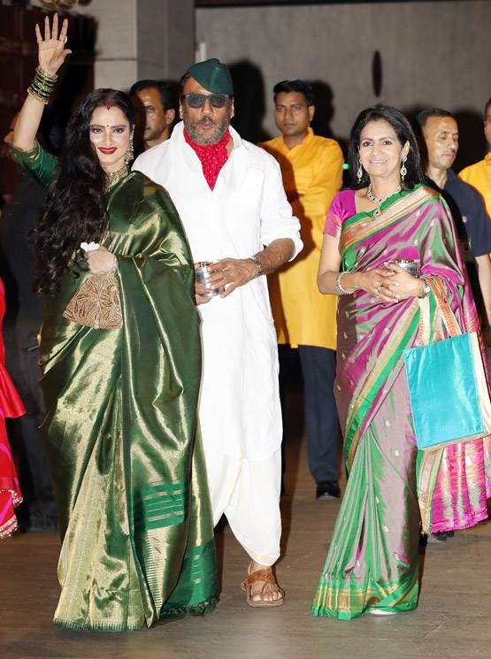 गणेशोत्सव: रेखा-जैकी श्रॉफ की दिखी अनोखी केमिस्ट्री, तस्वीरें Viral