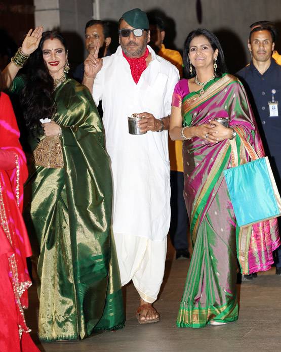 गणेशोत्सव: रेखा-जैकी श्रॉफ की दिखी अनोखी केमिस्ट्री, तस्वीरें Viral