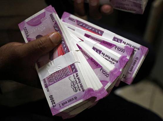 जानें- PM, CM और राष्ट्रपति को महीने में कितनी मिलती है सैलरी?