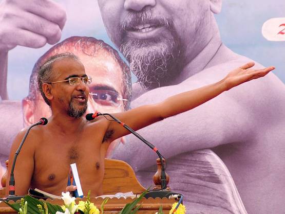 तरुण सागर: जलेबी खाते हुए अपना लिया था 'जैन मुनि' बनने का रास्ता