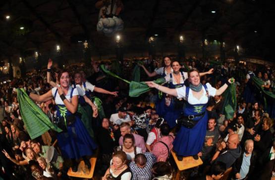 200 साल पुराना है ये फेस्टिवल, बहती हैं बीयर की नदियां...