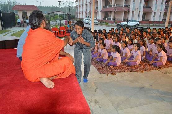 बाबा रामदेव का गुरुकुल 'आचार्यकुलम', जानें- दाखिले की प्रक्रिया