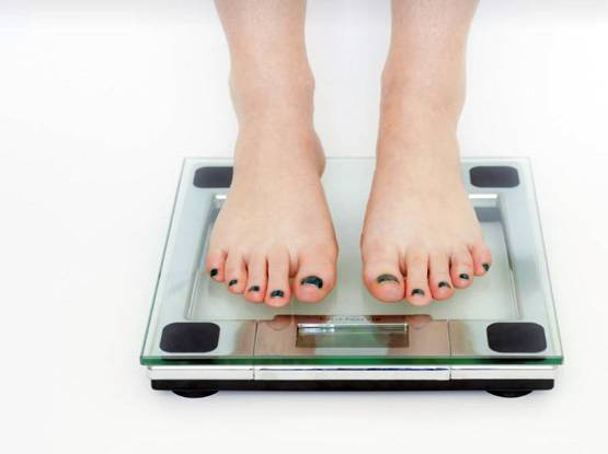 एक्सरसाइज और डाइटिंग करने के बावजूद भी क्यों कम नहीं होता वजन?