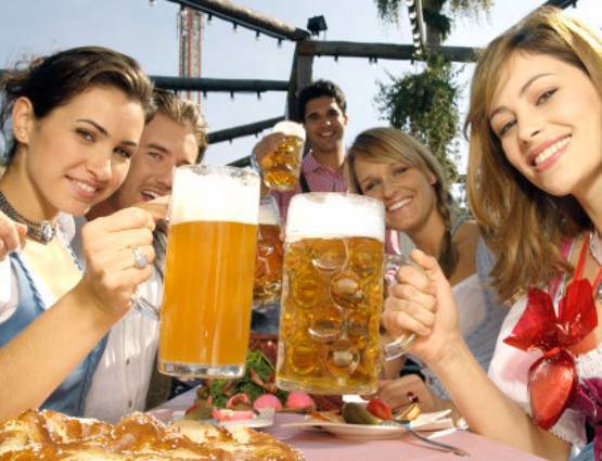 200 साल पुराना है ये फेस्टिवल, बहती हैं बीयर की नदियां...