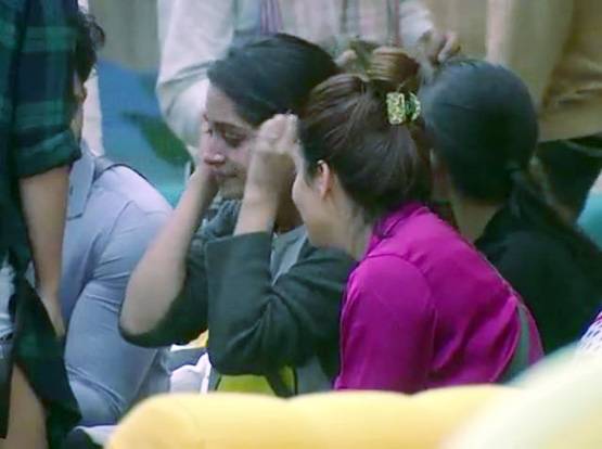 BB12: पति से सरप्राइज गिफ्ट पाकर भावुक हुईं दीपिका, लगीं रोने