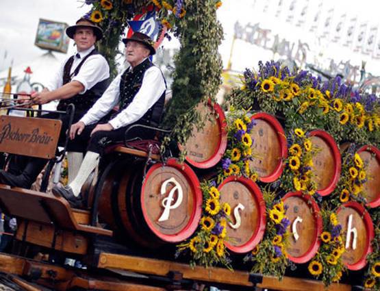200 साल पुराना है ये फेस्टिवल, बहती हैं बीयर की नदियां...