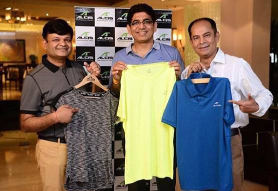 न्यू ट्रेंड! प्लास्टिक की बोतलों से बनी हैं टी-शर्ट्स, खूब फायदे