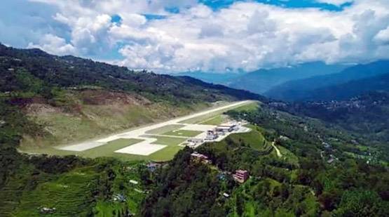 सबसे खतरनाक हवाई पट्टियां, लैंडिंग के वक्त थम जाती हैं सांसें