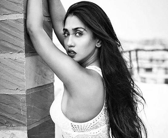 ब‍िग बॉस में होगी इस मॉडल की वाइल्ड कार्ड एंट्री! द‍िखेगा बोल्ड अंदाज