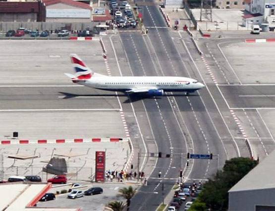 सबसे खतरनाक हवाई पट्टियां, लैंडिंग के वक्त थम जाती हैं सांसें