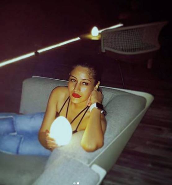 समंदर किनारे बर्थडे मनाने पहुंची 'इश्कबाज' की अनिका, देखें PHOTOS