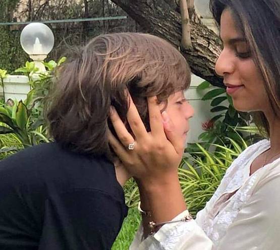 अबराम ने घर बुलाए गणपति बप्पा, शाहरुख ने शेयर की Cute फोटो