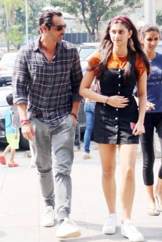 पत्नी से अलग होने के बाद बेटियों संग अर्जुन की लंच डेट