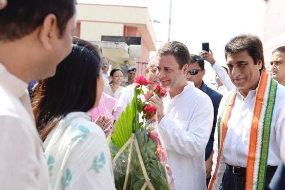 अमेठी में 'शिवभक्त' राहुल, जयकारों से कांवड़ियों ने किया स्वागत