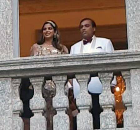 ईशा अंबानी की सगाई की Inside pics, आमिर खान भी आए नजर