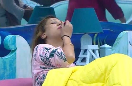 BB 12: सुबह बेड पर सबसे पहले ये करती हैं जसलीन, आपने किया गौर?