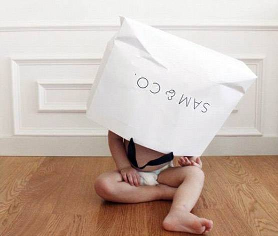 फनी PHOTOS: शॉपिंग बैग के साथ ऐसे क्लिक क्यों कर रहे हैं लोग?