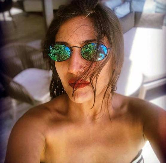 समंदर किनारे बर्थडे मनाने पहुंची 'इश्कबाज' की अनिका, देखें PHOTOS