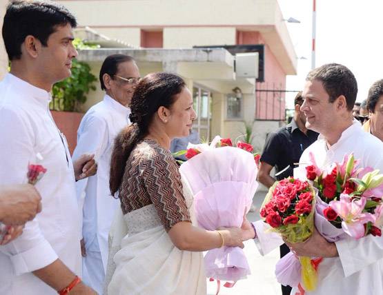 अमेठी में 'शिवभक्त' राहुल, जयकारों से कांवड़ियों ने किया स्वागत