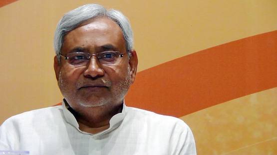 छात्रों का रोड पर खाना-रोड पर सोना, नीतीश राज में अजब बिहार दर्शन