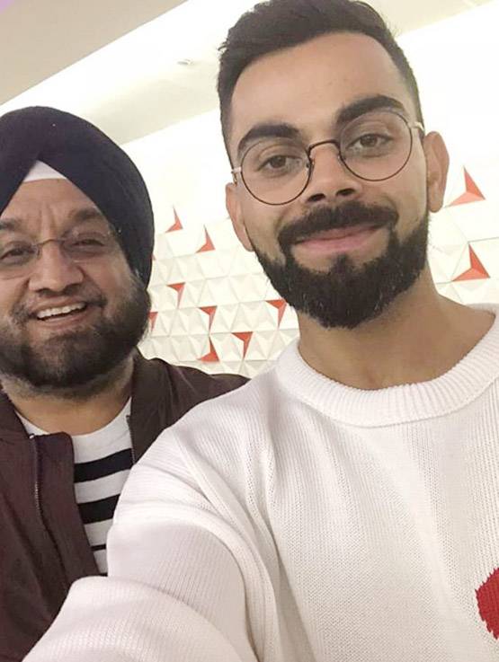 विराट कोहली ने पहनी अनुष्का शर्मा की टी-शर्ट, वायरल हुईं PHOTOS