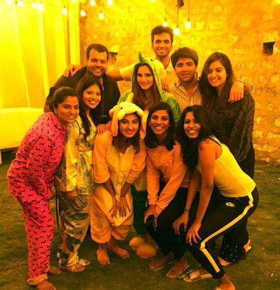 सानिया मिर्जा का बेबी शावर, पायजामा पार्टी में लगाए ठुमके