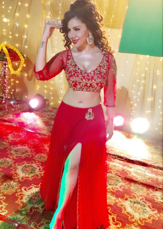 चर्चा में भोजपुरी एक्ट्रेस का नया लुक, पवन सिंह संग मचाएंगी धमाल