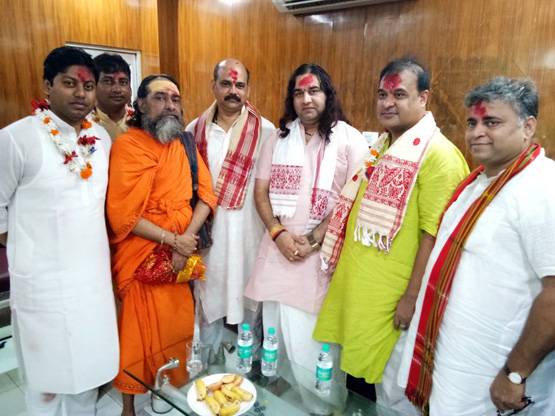 जानें कौन हैं सवर्णों के आंदोलन की अगुवाई कर रहे देवकीनंदन ठाकुर