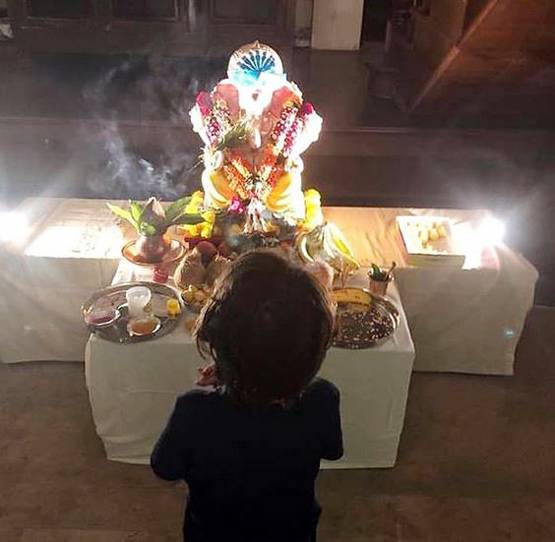 अबराम ने घर बुलाए गणपति बप्पा, शाहरुख ने शेयर की Cute फोटो