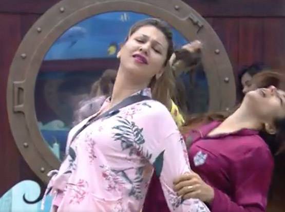 BB 12: सुबह बेड पर सबसे पहले ये करती हैं जसलीन, आपने किया गौर?