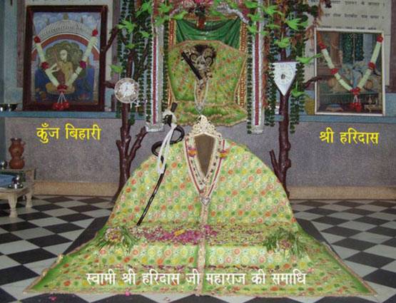 रहस्यमयी रासलीला: शाम होते ही लोग क्यों छोड़ देते हैं निधिवन?