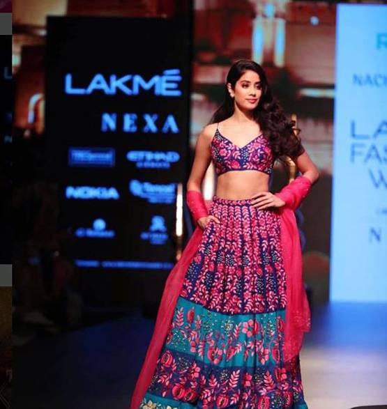 प‍िंक गाउन में छाईं जाह्नवी कपूर, 'धड़क' के लिए मिला WIFT अवॉर्ड