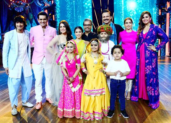 TV शो में 'पटाखा' गर्ल्स ने ऐसे की मस्ती, गायब थे सुनील ग्रोवर