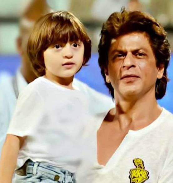 अबराम ने घर बुलाए गणपति बप्पा, शाहरुख ने शेयर की Cute फोटो