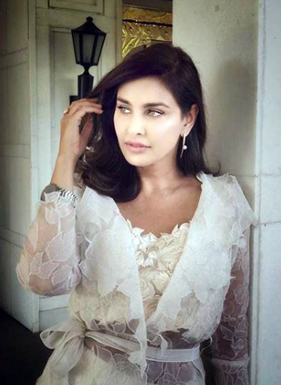 Photos: कैंसर को मात देने वाली लिजा बनीं जुड़वा बच्चियों की मां