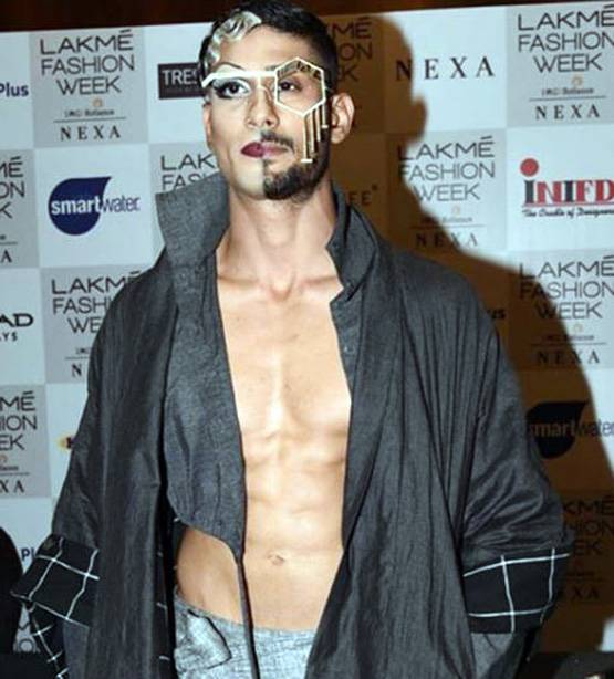 Photos : गर्लफ्रेंड सान्या सागर संग डेट पर निकले प्रतीक बब्बर